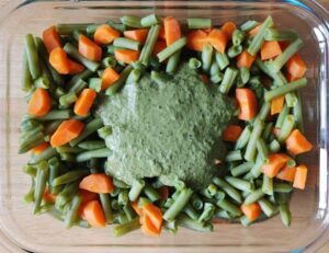 verdura aderezada con pesto
